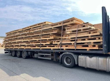 Delivery of disassembled crates to the customer