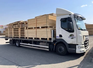 Transport of hundreds of foldable crates in a single shipment - made possible thanks to the space-saving design and efficient stackability