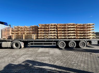 Možnost přepravy klecí v rozloženém stavu - pro efektivní logistiku a úsporné skladování