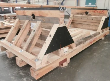 Těžkotonážní přepravní stojan pro rotor turbíny - zpevněný ocelovými výztuhami a pláty
