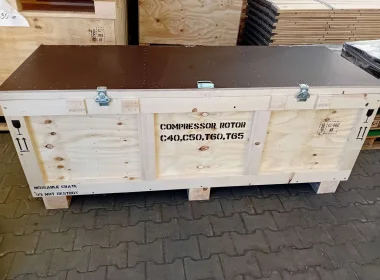 Odolná přepravní bedna na míru s kováním