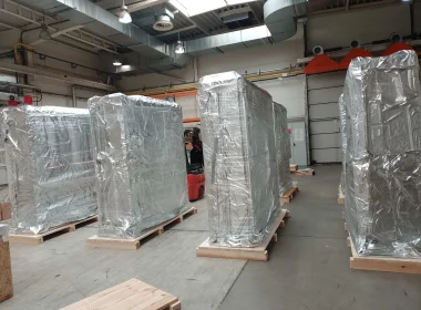 Zatavení rozvaděčů do Al folie s VCI antikorozní ochranou uvnitř - spolehlivá exportní ochrana proti vlhkosti a poškození