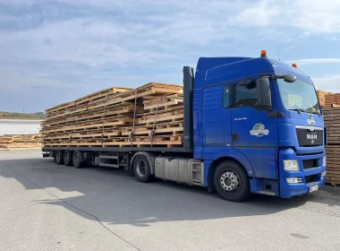Just-in-time delivery to our customers with our own vehicle fleet