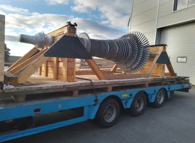 Transport of a heavy-duty turbine rotor including the manufacture of the transport saddle
