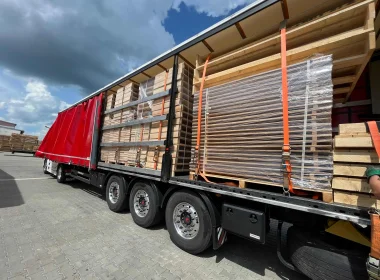 Protective packaging for fragile greenhouse glass - transport to Belgium