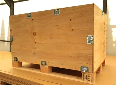 Collapsible, nail-free air freight crate for sensitive components