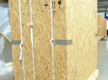 Export packaging for switchgear cabinets - stable bracing and assembly completely without nails for safe and injury-free packaging