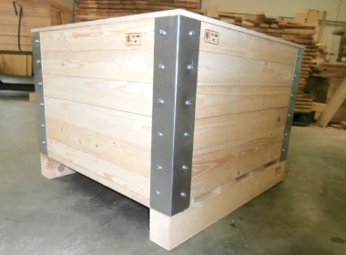 Wooden transport crate in a nail-free design - safe packaging without any injury risk