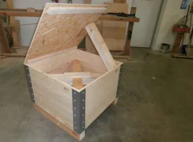 Wooden transport crate in a nail-free design - safe packaging without any injury risk