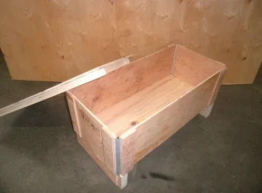 Plywood foldable crate for quick and secure assembly completely without nails or tools
