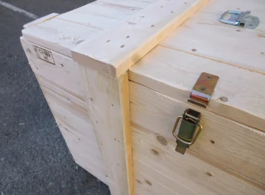 Use of various latches and closure systems for nail-free crates - customized to customer requirements for handling, storage, and transport